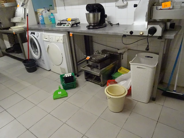 2x inox onderstel met houten blad - afbeelding 1 van  3