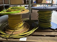 2x kabel op rol