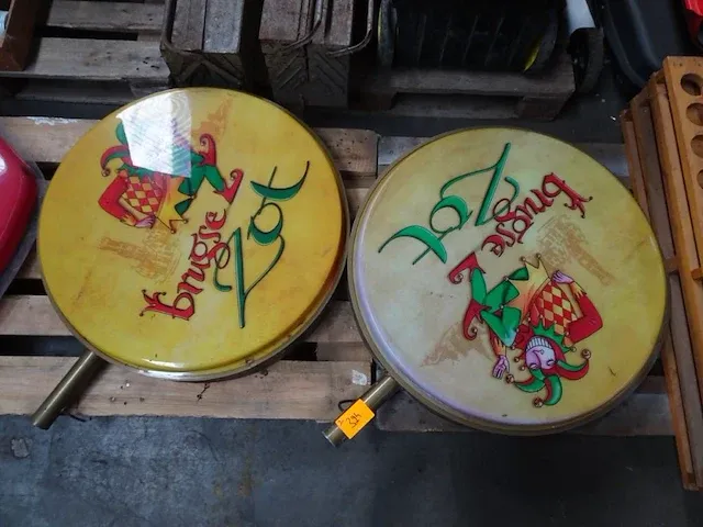 2x kunststoffen lichtreclame brugse zot - afbeelding 1 van  3
