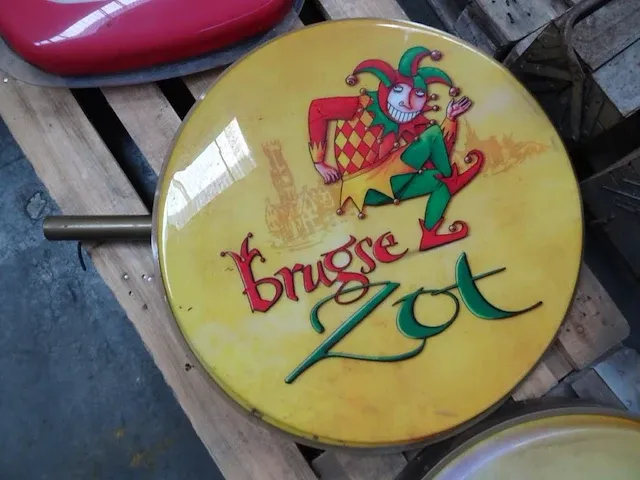 2x kunststoffen lichtreclame brugse zot - afbeelding 2 van  3