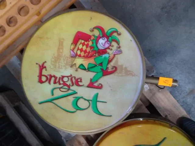 2x kunststoffen lichtreclame brugse zot - afbeelding 3 van  3
