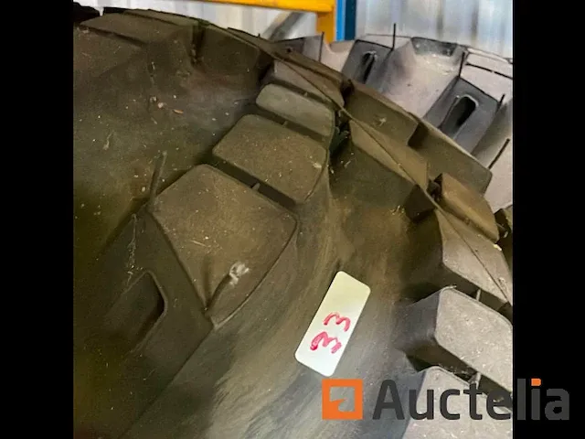 2x landbouwband loader 370-500/14.99-20 op velg 8 gaats - afbeelding 4 van  5