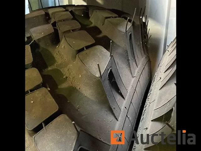 2x landbouwband loader 370-500/14.99-20 op velg 8 gaats - afbeelding 5 van  5