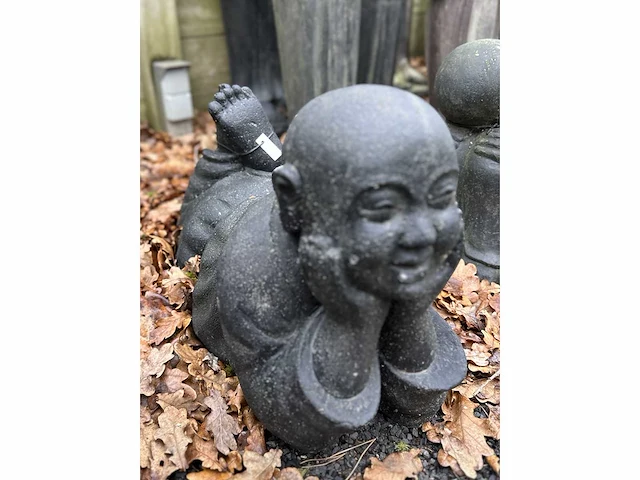 2x liggende buddha monnik - afbeelding 3 van  5