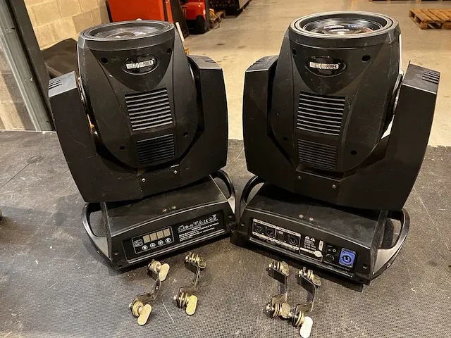 2x linio beam - moving head - afbeelding 1 van  2