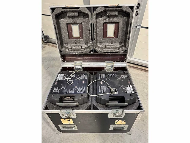 2x martin mac-250 tour + flightcase - afbeelding 2 van  3