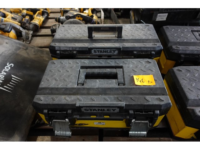 2x materiaalkoffer stanley + inhoud - afbeelding 1 van  4