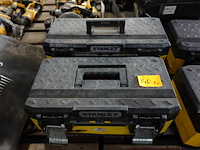 2x materiaalkoffer stanley + inhoud - afbeelding 1 van  4