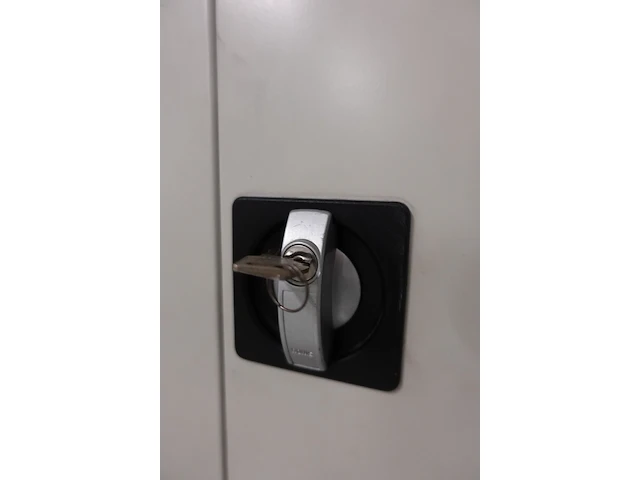 2x metalen dossierkast - afbeelding 2 van  3