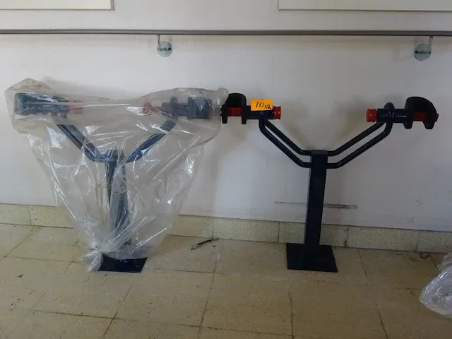 2x metalen fietshouder - afbeelding 1 van  3