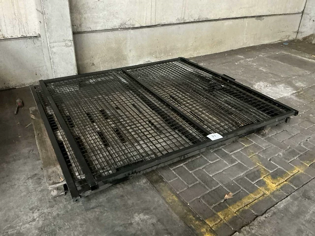 2x metalen hek - afbeelding 1 van  4