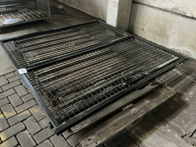 2x metalen hek - afbeelding 2 van  4