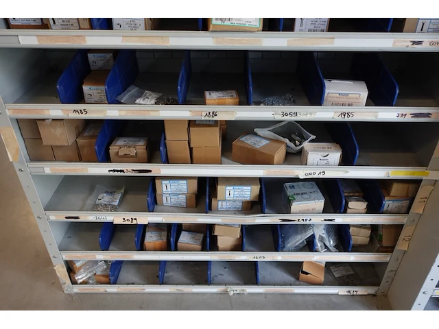 2x metalen kast + inhoud - afbeelding 2 van  9