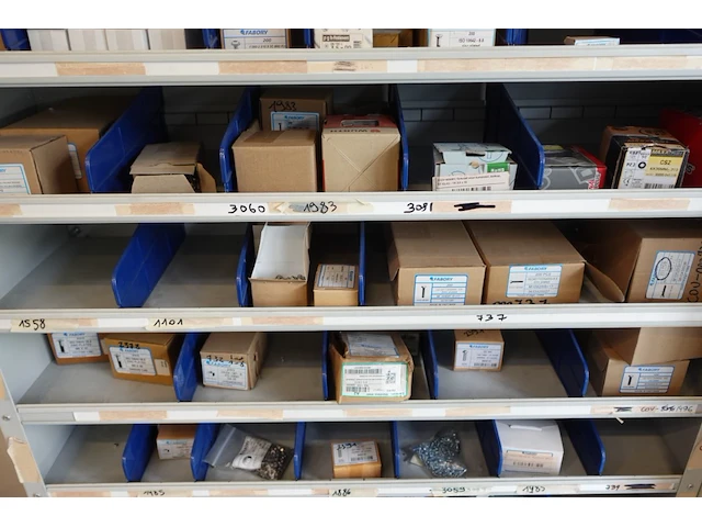 2x metalen kast + inhoud - afbeelding 3 van  9