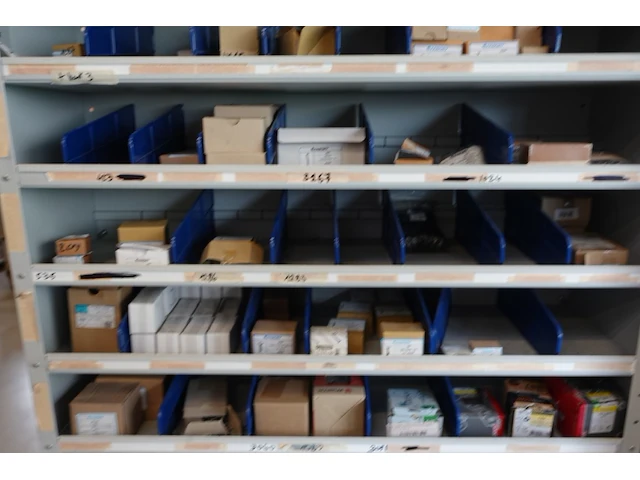 2x metalen kast + inhoud - afbeelding 4 van  9