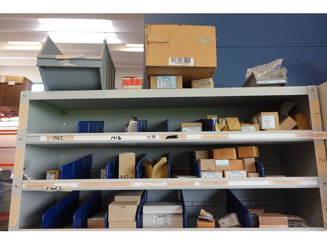 2x metalen kast + inhoud - afbeelding 5 van  9