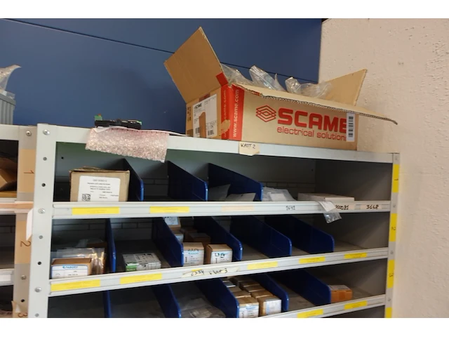 2x metalen kast + inhoud - afbeelding 6 van  9