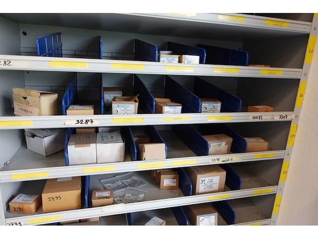 2x metalen kast + inhoud - afbeelding 7 van  9