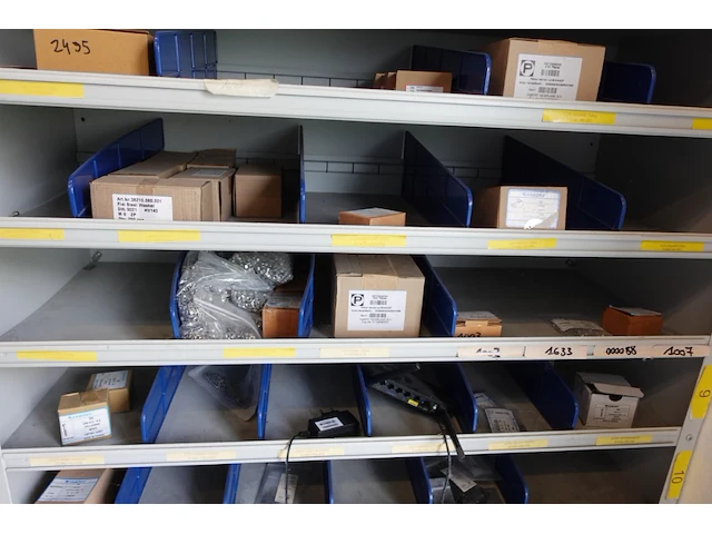 2x metalen kast + inhoud - afbeelding 8 van  9