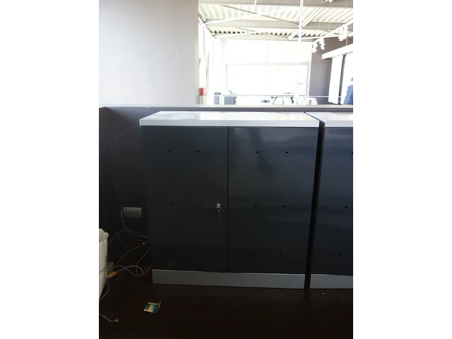 2x metalen kast - afbeelding 2 van  5