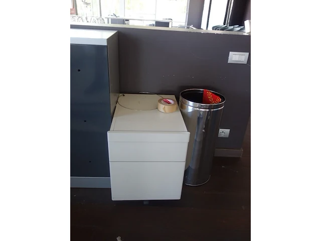 2x metalen kast - afbeelding 3 van  5