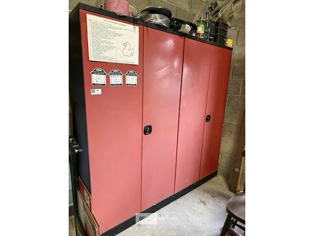 2x metalen kasten met volledige inhoud. - afbeelding 1 van  3