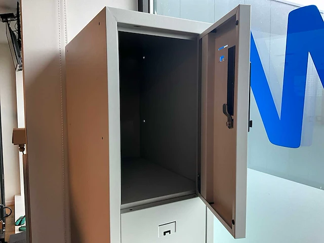 2x metalen lockerkast - afbeelding 4 van  5