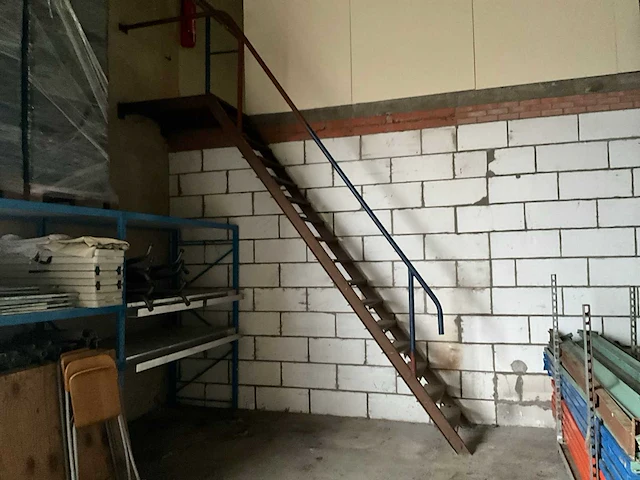 2x metalen magazijntrap - afbeelding 1 van  9