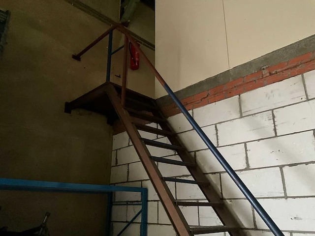 2x metalen magazijntrap - afbeelding 3 van  9