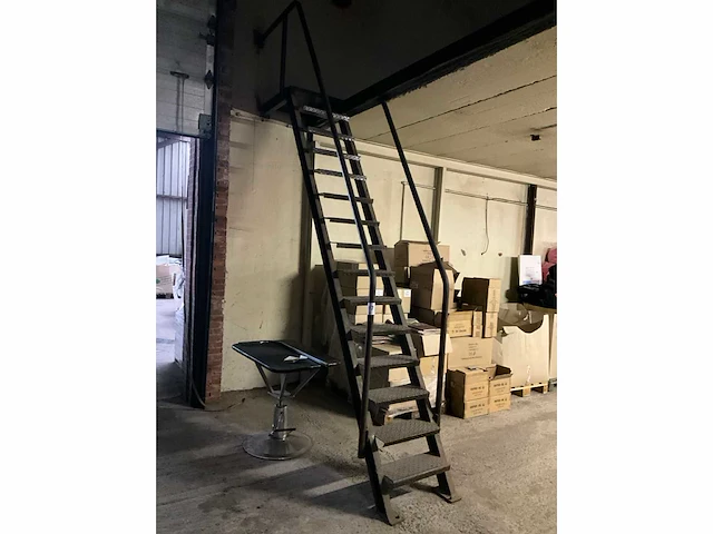 2x metalen magazijntrap - afbeelding 7 van  9