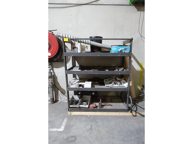 2x metalen rek + inhoud - afbeelding 1 van  5