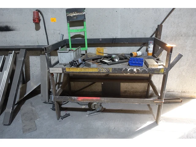 2x metalen rek + inhoud - afbeelding 2 van  5
