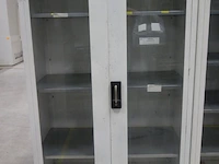 2x metalen vitrinekast - afbeelding 1 van  5
