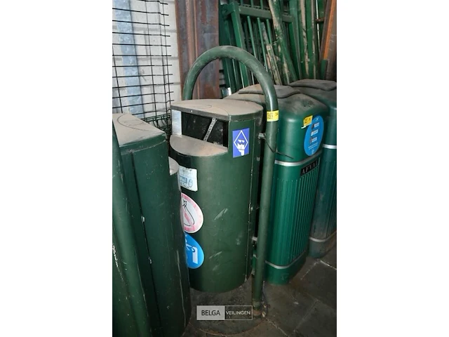 2x metalen vuilbak - afbeelding 2 van  3