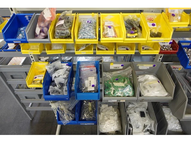 2x metalen wandrek + inhoud - afbeelding 2 van  3