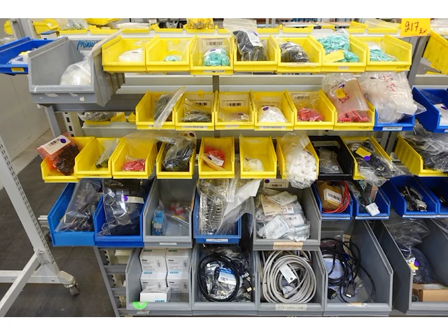 2x metalen wandrek + inhoud - afbeelding 2 van  3