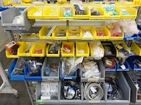 2x metalen wandrek + inhoud - afbeelding 2 van  3