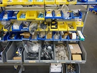 2x metalen wandrek + inhoud - afbeelding 3 van  3