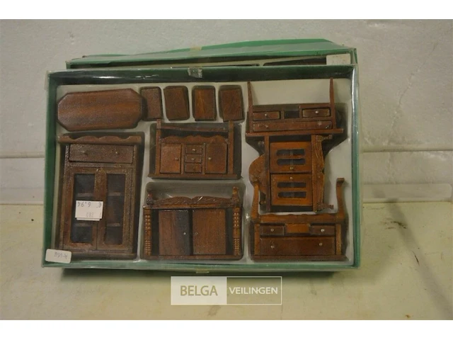 2x miniatuur houten meubels - afbeelding 1 van  1