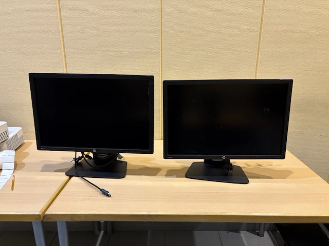 2x monitor 24" hp - afbeelding 2 van  4