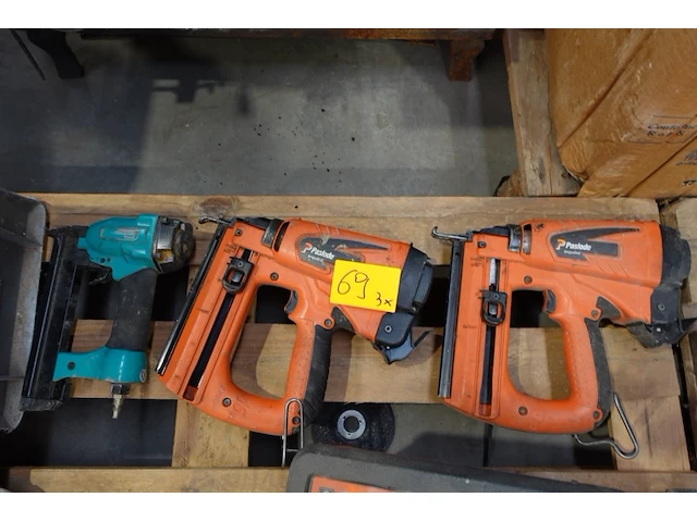 2x nagelschieter paslode - afbeelding 1 van  5