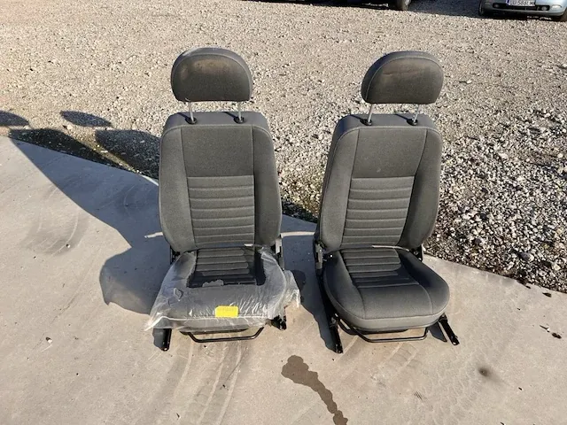 2x nieuwe voorstoelen land rover defender - afbeelding 1 van  8
