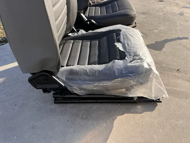 2x nieuwe voorstoelen land rover defender - afbeelding 7 van  8