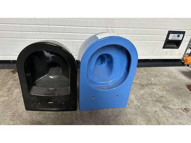 2x ophang wc - zonder verpaking showroom model - afbeelding 1 van  2