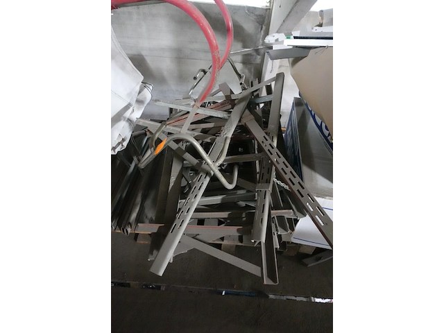 2x pallet bekistingsklemmen/onderdelen - afbeelding 2 van  4