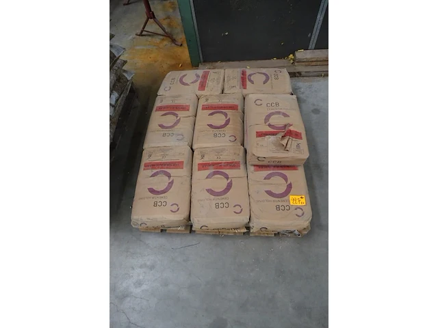 2x pallet cementzakken - afbeelding 1 van  7