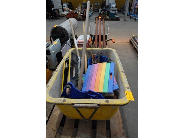 2x pallet div gereedschap - afbeelding 1 van  8