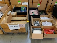 2x pallet divers elektrisch toebehoren - afbeelding 1 van  12