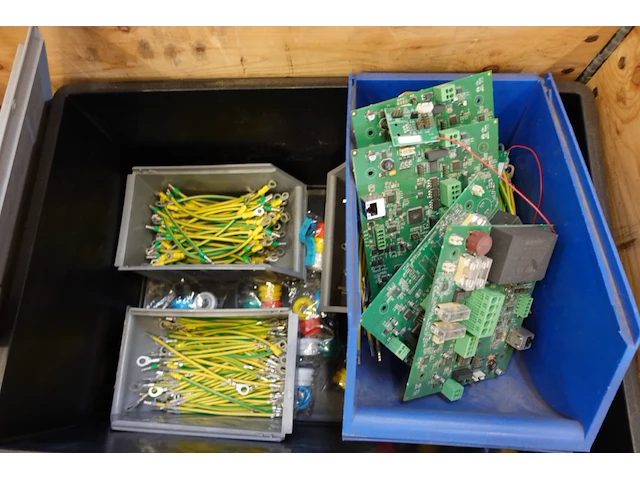 2x pallet divers elektrisch toebehoren - afbeelding 6 van  12