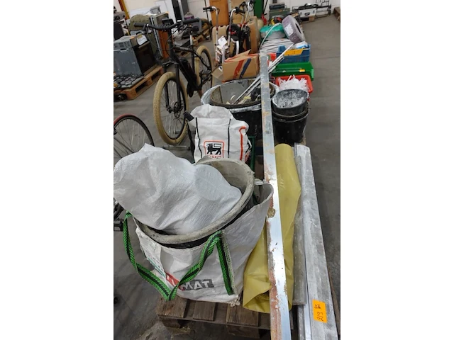 2x pallet divers werkmateriaal - afbeelding 1 van  11